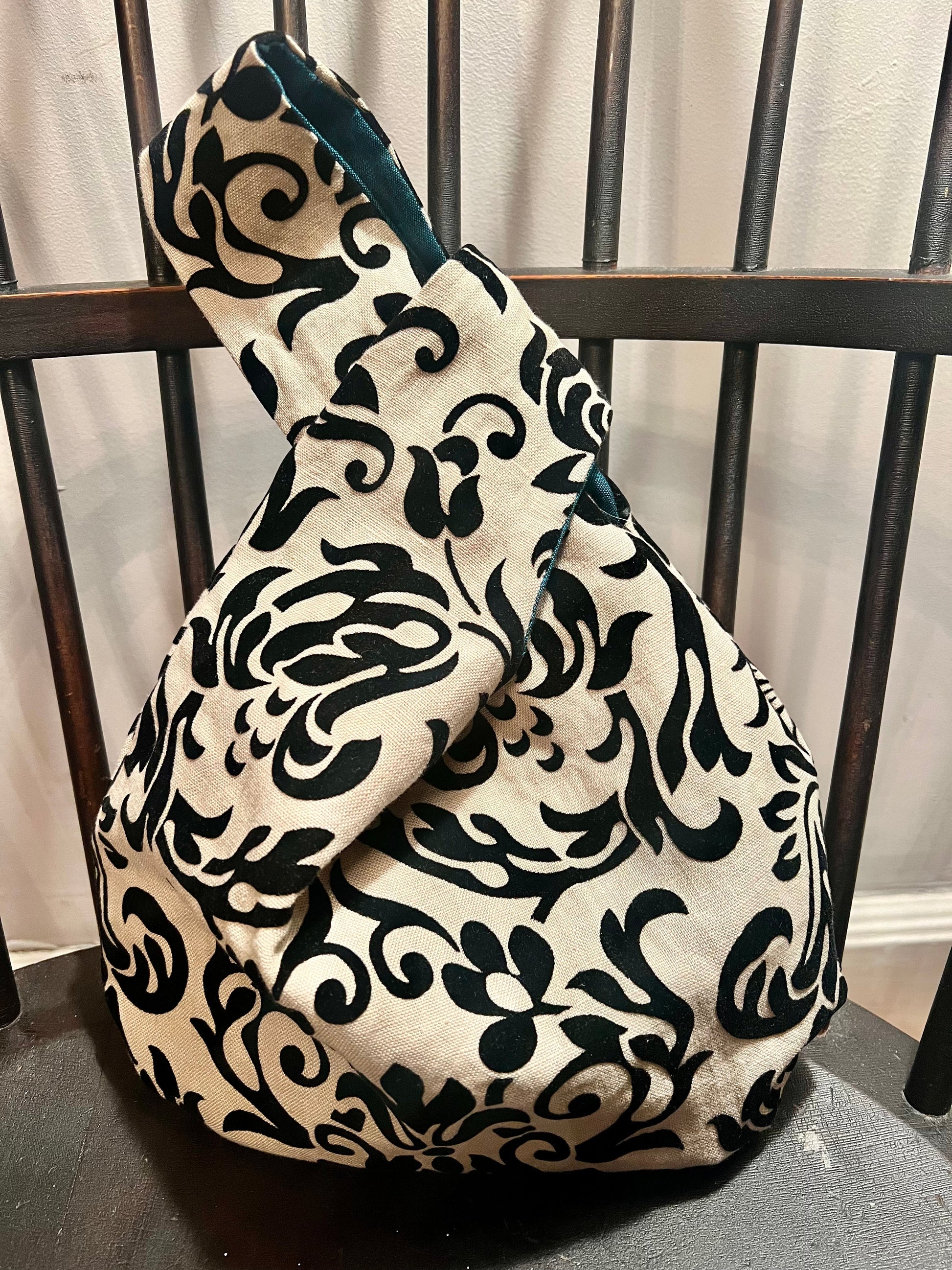 Natural linen with black accents, reversible